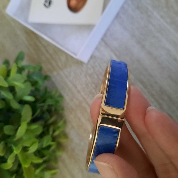 Daniela Swaebe Zaffre Blue Crocodile Inlay Thin Hinge Bangle - Goldtone, New! - Picture 8 of 16